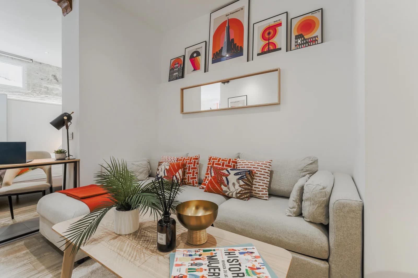 Living corner with brass bowl, palm and bold graphic Madrid prints