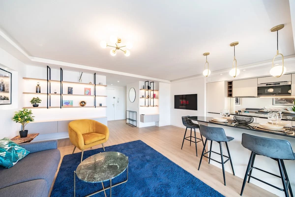 Top-tier Paris apartment interior. Everlease operated unit